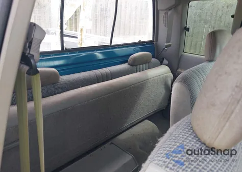 1997 Chevrolet C1500 Fleetside z USA, uszkodzony, nr VIN 1GCEC19W1VE263148